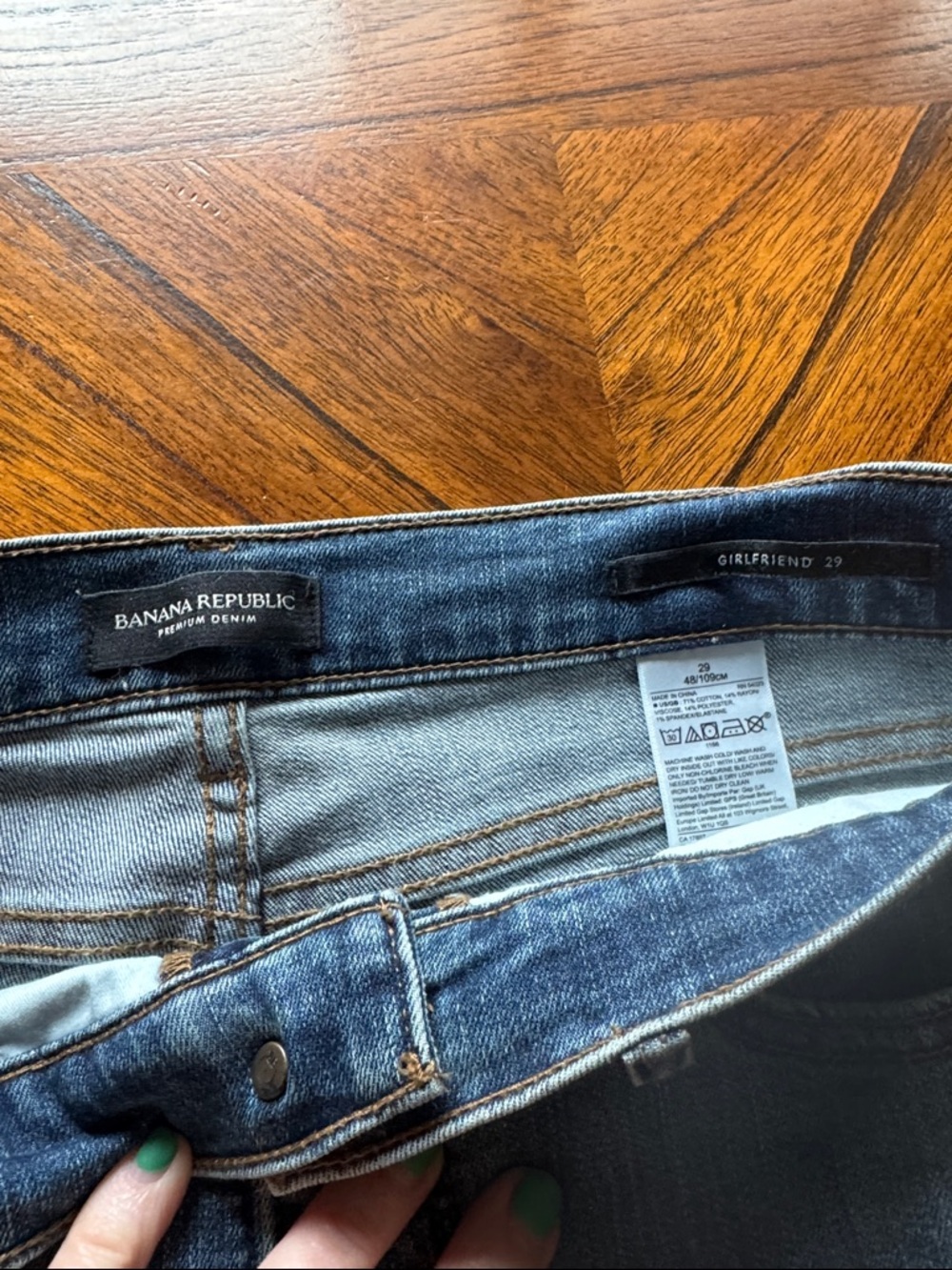 Banana Republic Girlfriend Jeans - distressed Mid Blue Wash